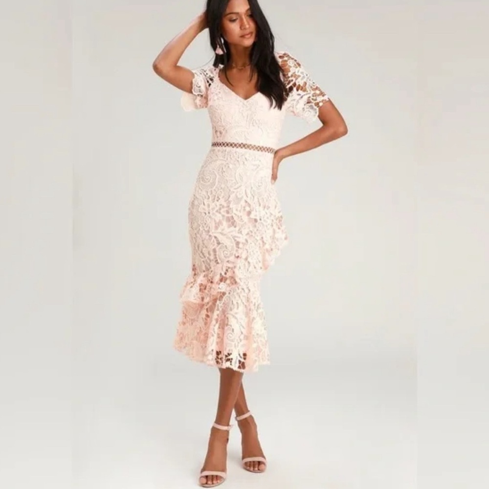 Lulus blush lace midi dress
Worn 1 time for an event
🤍reasonable offers accepted